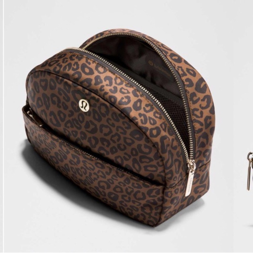 LULULEMON CITY ESSENTIALS POUCHES 2L & 4L - Picture 8 of 10